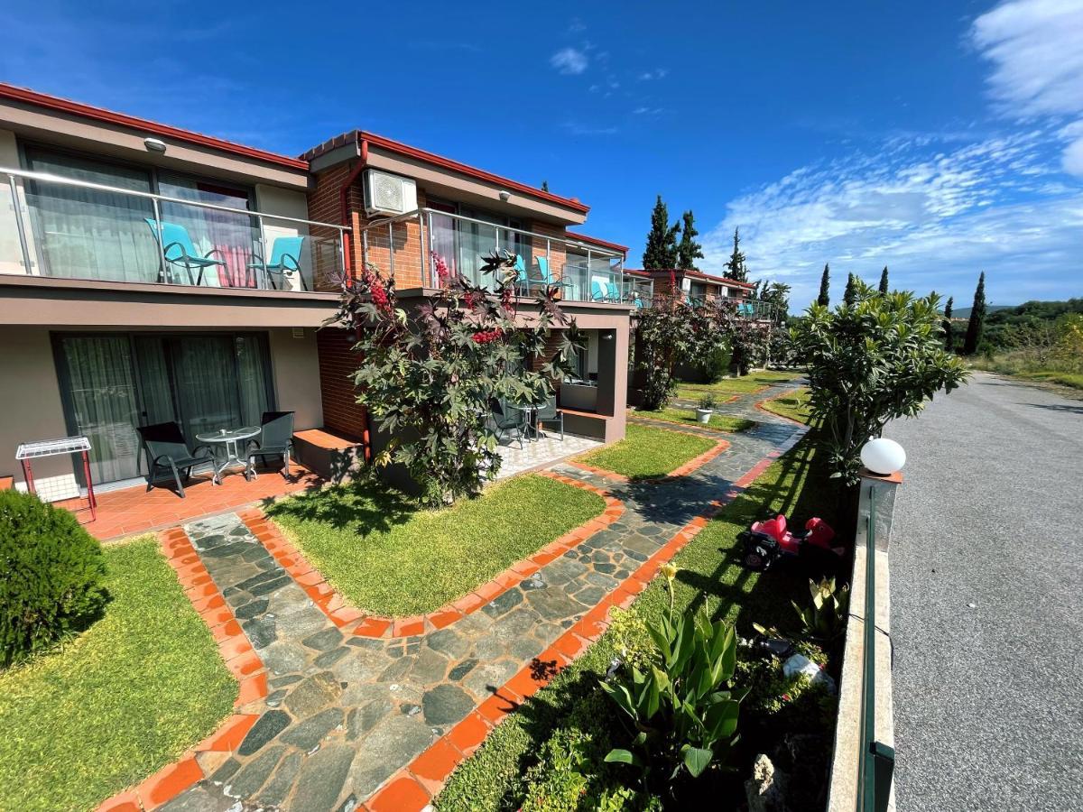 Village Mare Residences *