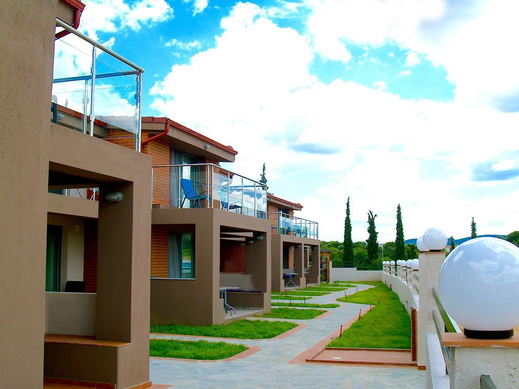 Apartment Village Mare Residences